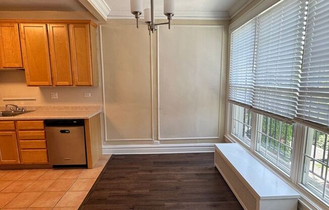 2 beds, 1 bath, 815 sqft, $1,795, Unit 1006-3