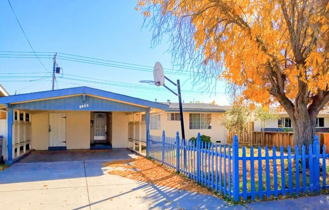 Refurbished 3bd Single Story House With Carport & Large Yards