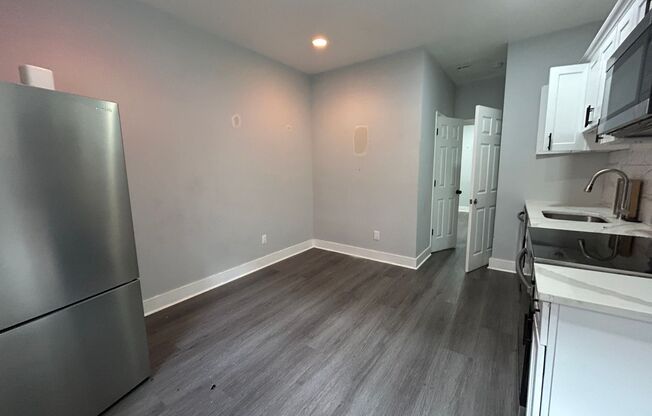 1 bed, 1 bath, 650 sqft, $1,050, Unit 1F