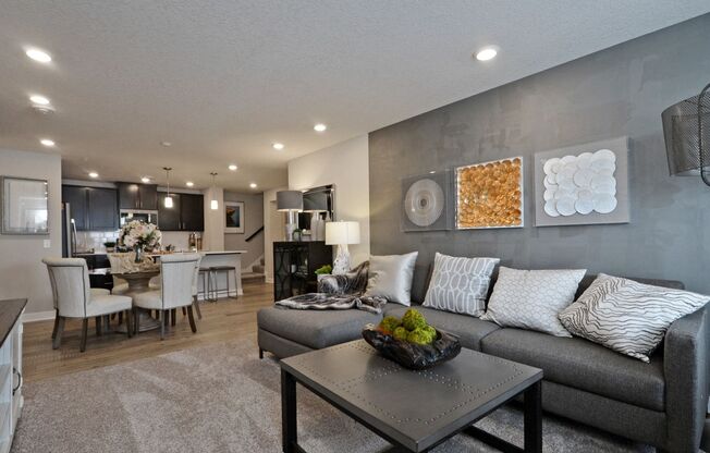 Immaculate 3 BD / 3 BA townhome in Lino Lakes!