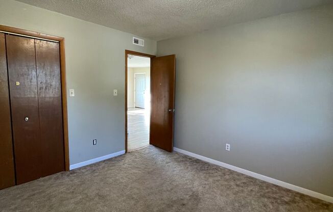 2 beds, 1 bath, $950, Unit 6C