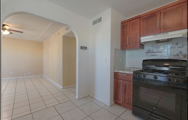 3 beds, 1 bath, $1,140