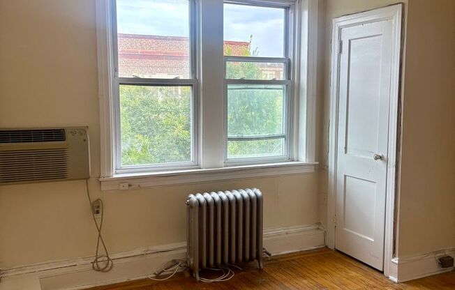 1 bed, 1 bath, 650 sqft, $1,175, Unit 4827-D2