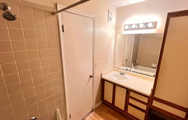 2 beds, 2 baths, $1,395, Unit UNIT 1823