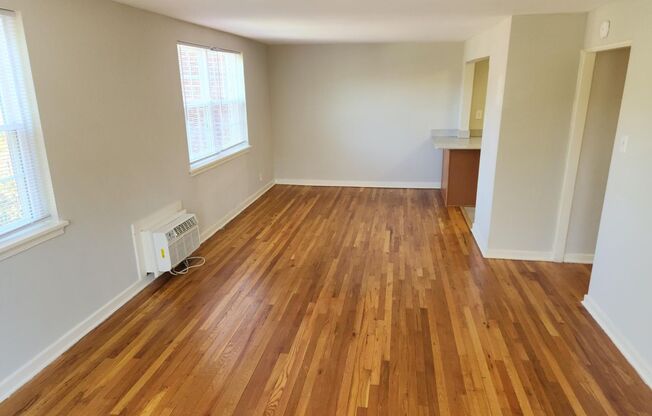 2 beds, 1 bath, 897 sqft, $2,225, Unit A-21