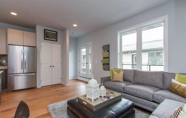 2 beds, 1 bath, 802 sqft, $1,719, Unit Unit 25