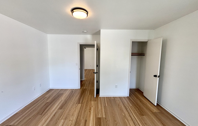 2343 N Oakland Ave
