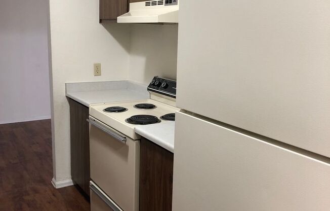 2 beds, 1 bath, 796 sqft, $1,150, Unit 126