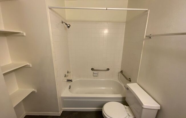 2 beds, 1 bath, 836 sqft, $900, Unit Unit D