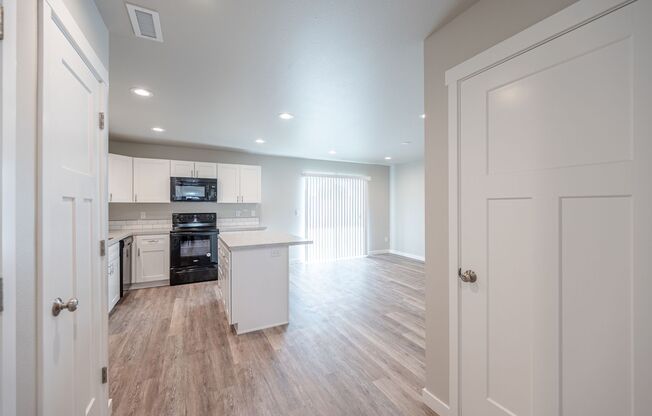 3 beds, 2.5 baths, 1,268 sqft, $1,795, Unit 326