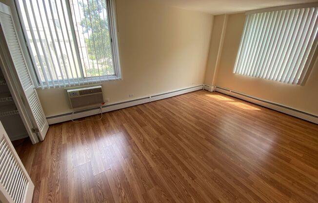 3 beds, 2 baths, 1,200 sqft, $3,450, Unit 1616 - 4A