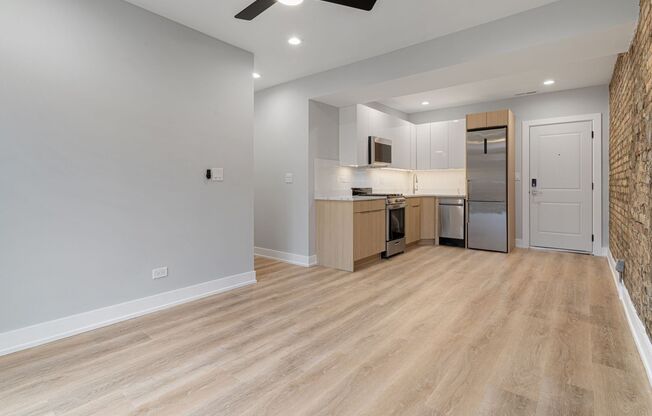 3 beds, 1 bath, 670 sqft, $2,200, Unit 1556-1L