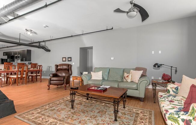 2 beds, 1 bath, 1,400 sqft, $2,250, Unit Jane 102