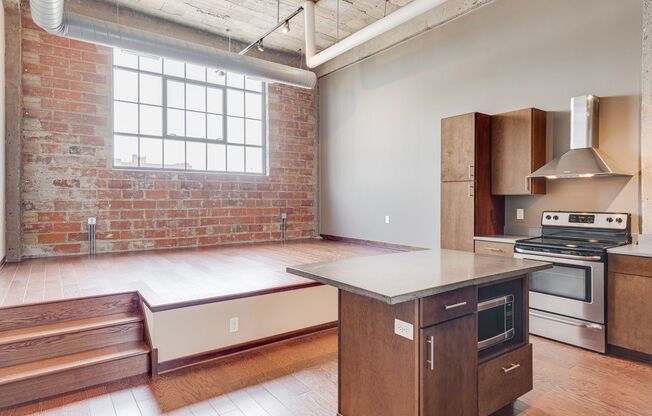 1 bed, 1 bath, 761 sqft, $2,080, Unit 730-330