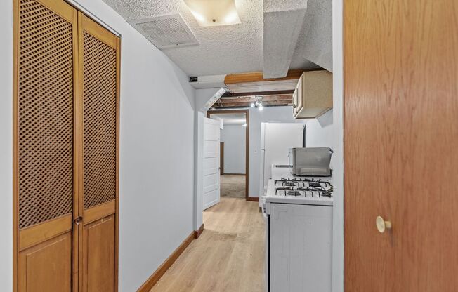 4255-4257 N Thomas Ave