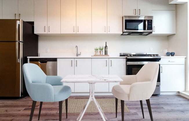 Fully Equipped Eat-In Kitchen at 470 Manhattan, Brooklyn, New York