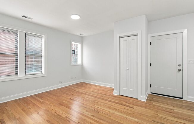 2 beds, 1 bath, $2,070, Unit 3731E-2N