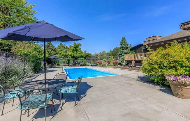 pool area at Lincoln Village Apartments, Washington