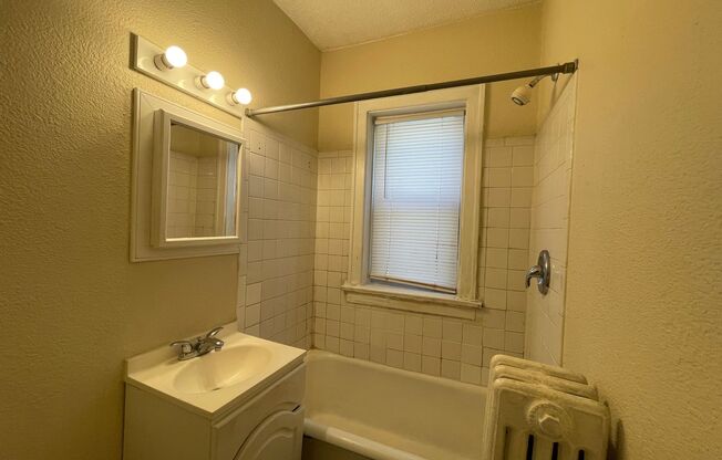 Studio, 1 bath, $825, Unit 06