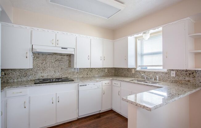 2 Bedroom, 1 Bath Duplex in Lake Highlands