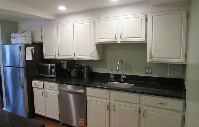 1 bed, 1 bath, 712 sqft, $1,775, Unit 120