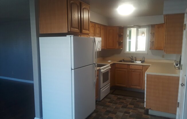 4 beds, 2 baths, $2,300