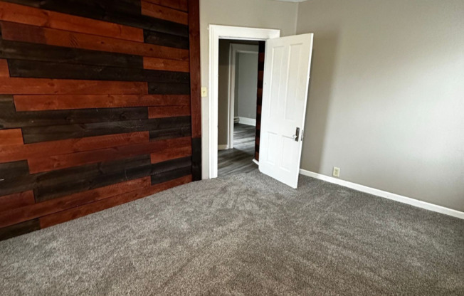 3 beds, 1 bath, $1,000, Unit WO647.5