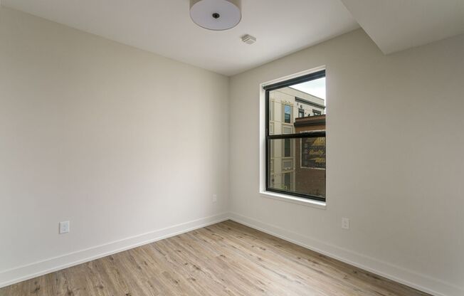 2 beds, 2 baths, $1,725, Unit 1050 N 4th St. Apt. 305