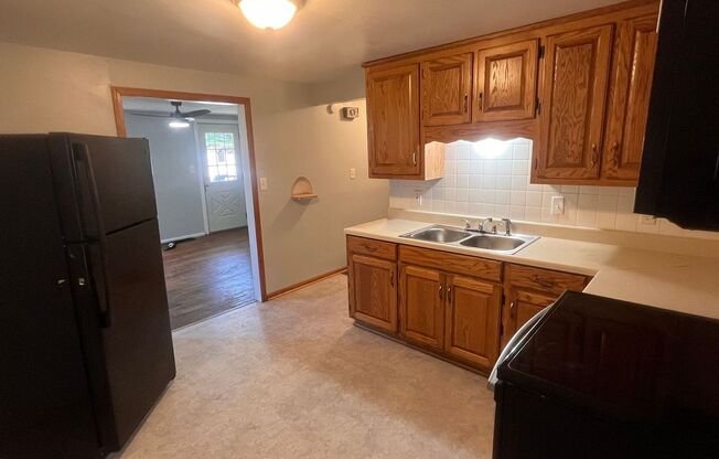 2 beds, 1 bath, $1,050