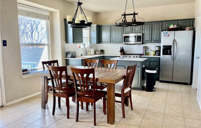 1010 AIKEN DR