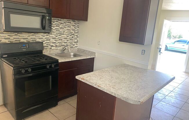 1 bed, 1 bath, 570 sqft, $975, Unit #5