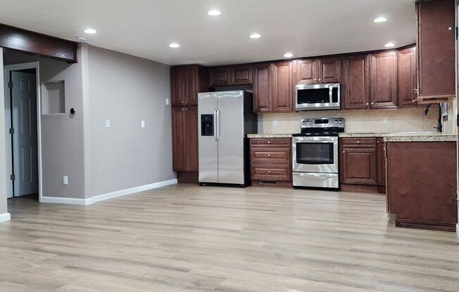 3 beds, 1 bath, 1,000 sqft, $1,585, Unit B-104