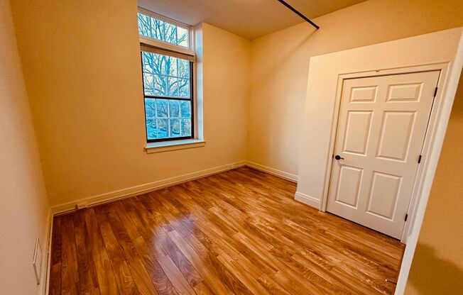 2 beds, 1.5 baths, 1,092 sqft, $1,525, Unit 700 Linden Ave Apt 208