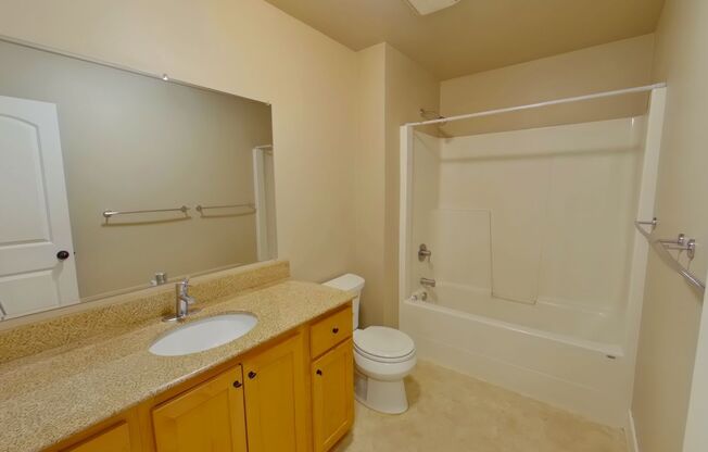 3 beds, 2 baths, $2,200, Unit 5