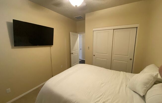 3 beds, 2 baths, 1,874 sqft, $2,200, Unit 209 Landing Trail NE