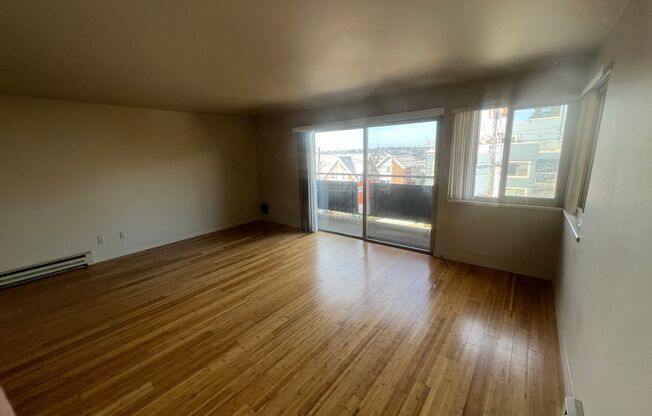 2 beds, 1.5 baths, $2,395, Unit Unit 4