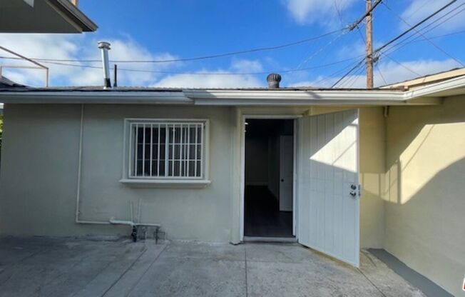 1043 3 AVE