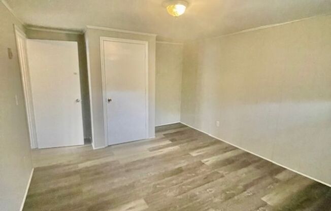 2 beds, 1 bath, $1,200, Unit B