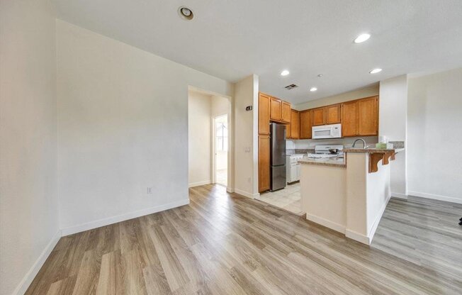 1583 SUMAC PL