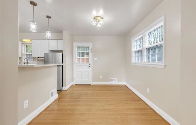 5 beds, 2 baths split-level