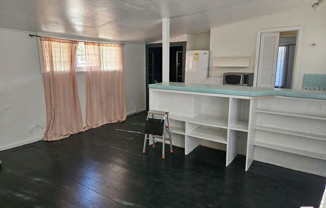 1 bed, , 350 sqft, $2,400