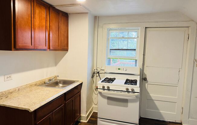 1 bed, 1 bath, $825, Unit 2