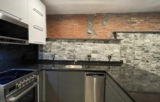 1 bed, 1 bath, 700 sqft, $3,500, Unit 104