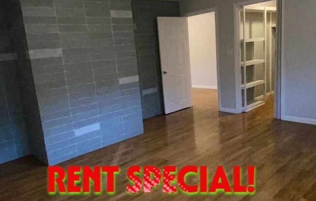 ~ RENT SPECIAL ~ HOLIDAY MERRINESS ~ 2 Bedroom, 1 bathroom West Side Apartment For Rent