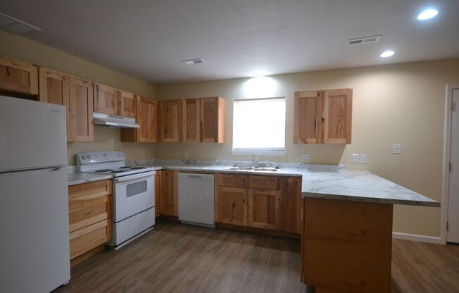 3 beds, 1.5 baths, $995, Unit 513 N Cherry