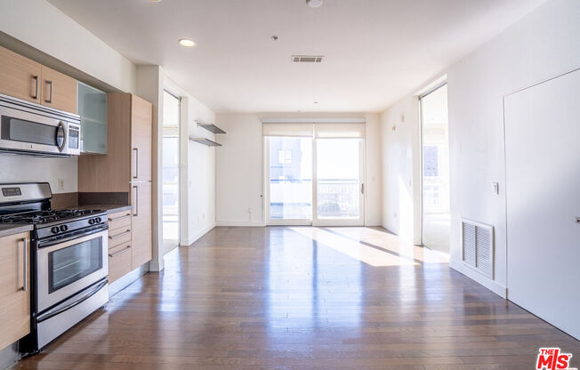 2 beds, 2 baths, 960 sqft, $3,200, Unit 517