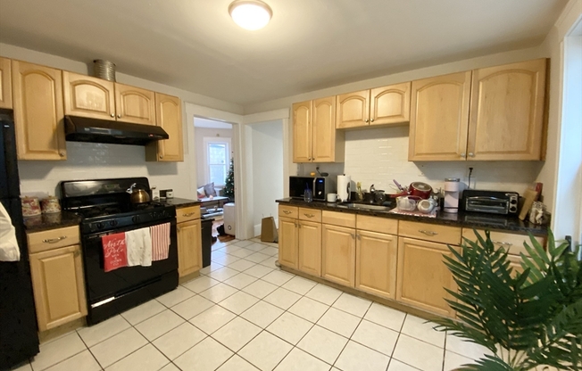 3 beds, 1 bath, $3,450, Unit 1