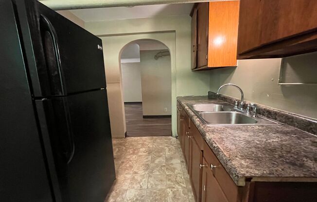 2 beds, 1 bath, 864 sqft, $995, Unit B2