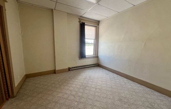 2 beds, 1 bath, $1,050, Unit 5