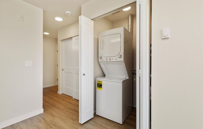 Studio, 1 bath, 413 sqft, $1,550, Unit 601